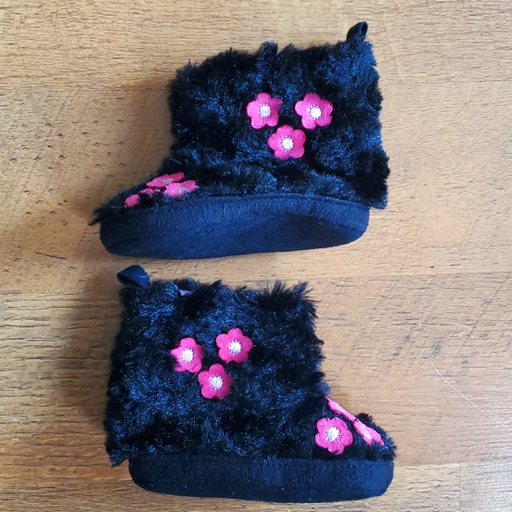 ABG Baby‎ black fur boots with embroidered 3D flowers